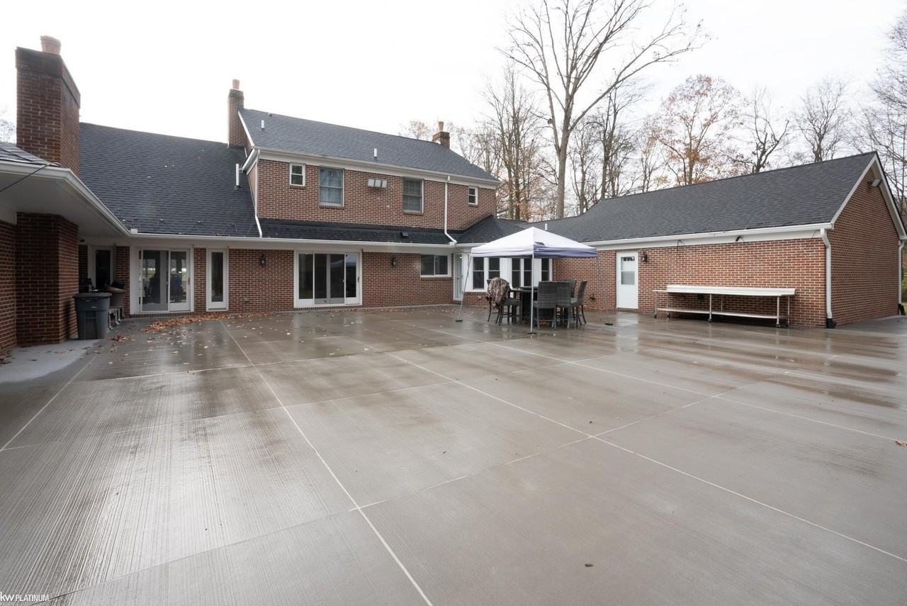 2401 E Brocker Rd - Photo 5 of 26