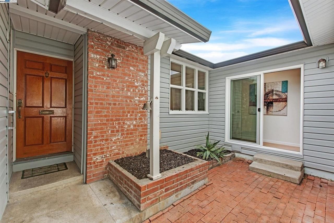 30847 Prestwick Ave - Photo 3 of 4