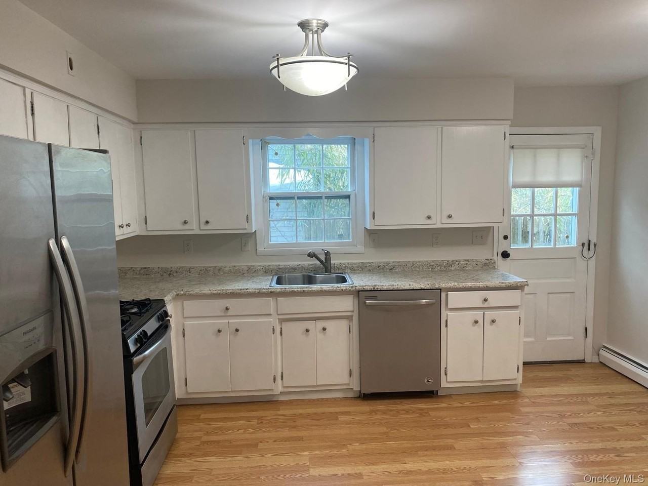 100 Kings Ave - Photo 2 of 12