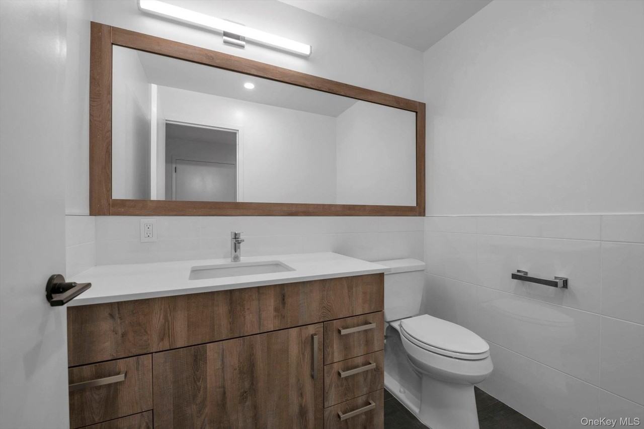 108 Middle Neck Rd - Photo 6 of 9