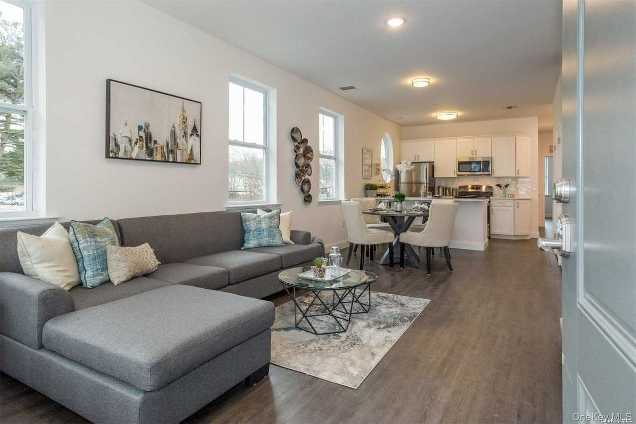 1046 New York Ave Apt 11 - Photo 4 of 23