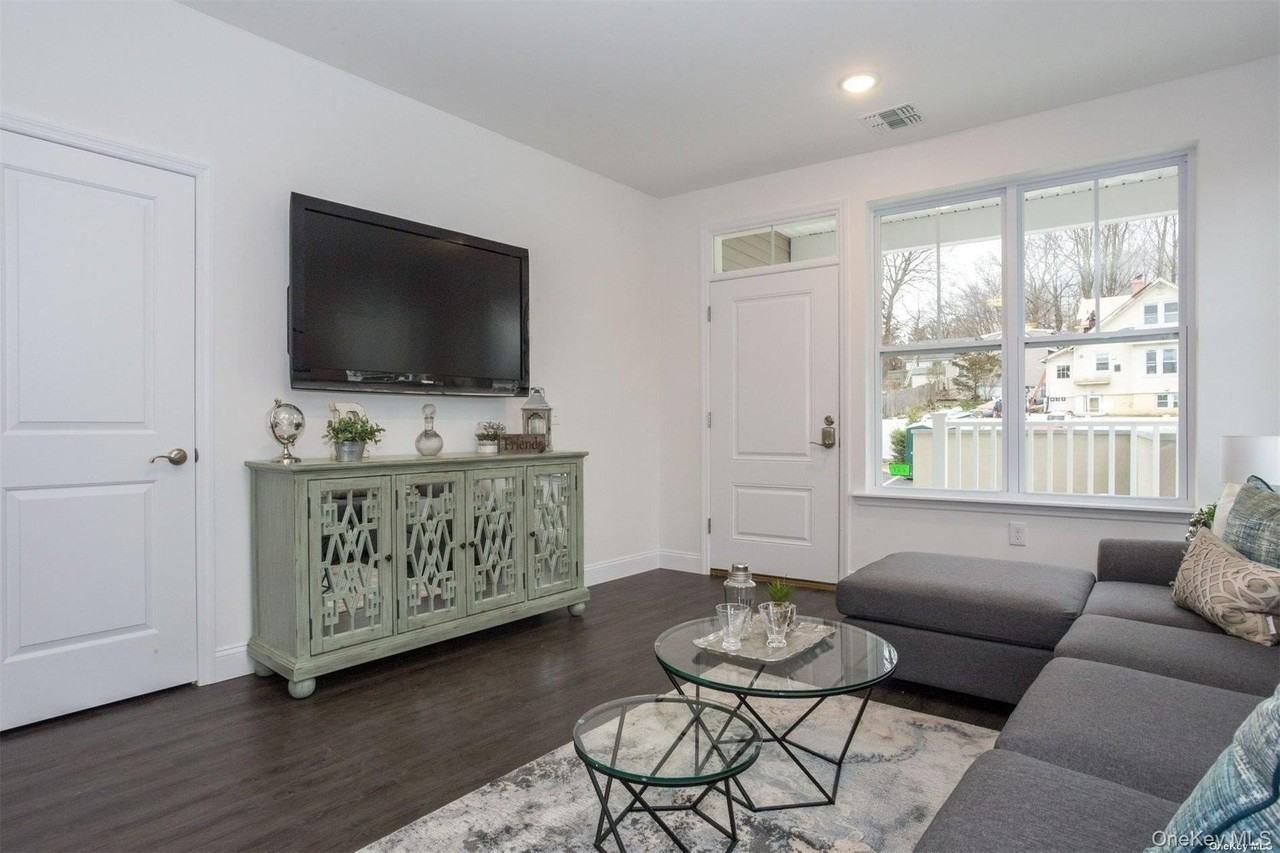 1046 New York Ave Apt 11 - Photo 6 of 23