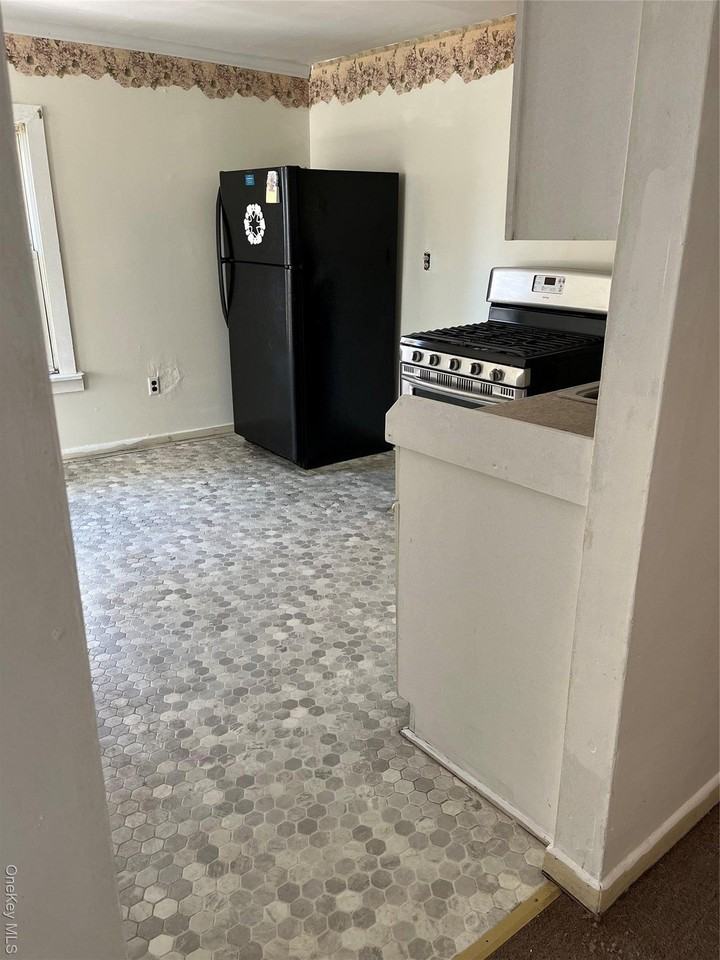 158 Jersey Ave Unit 2 - Photo 4 of 8