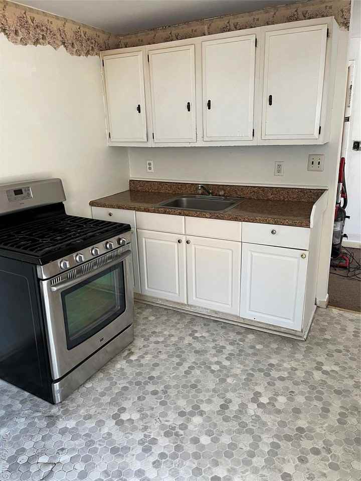 158 Jersey Ave Unit 2 - Photo 5 of 8