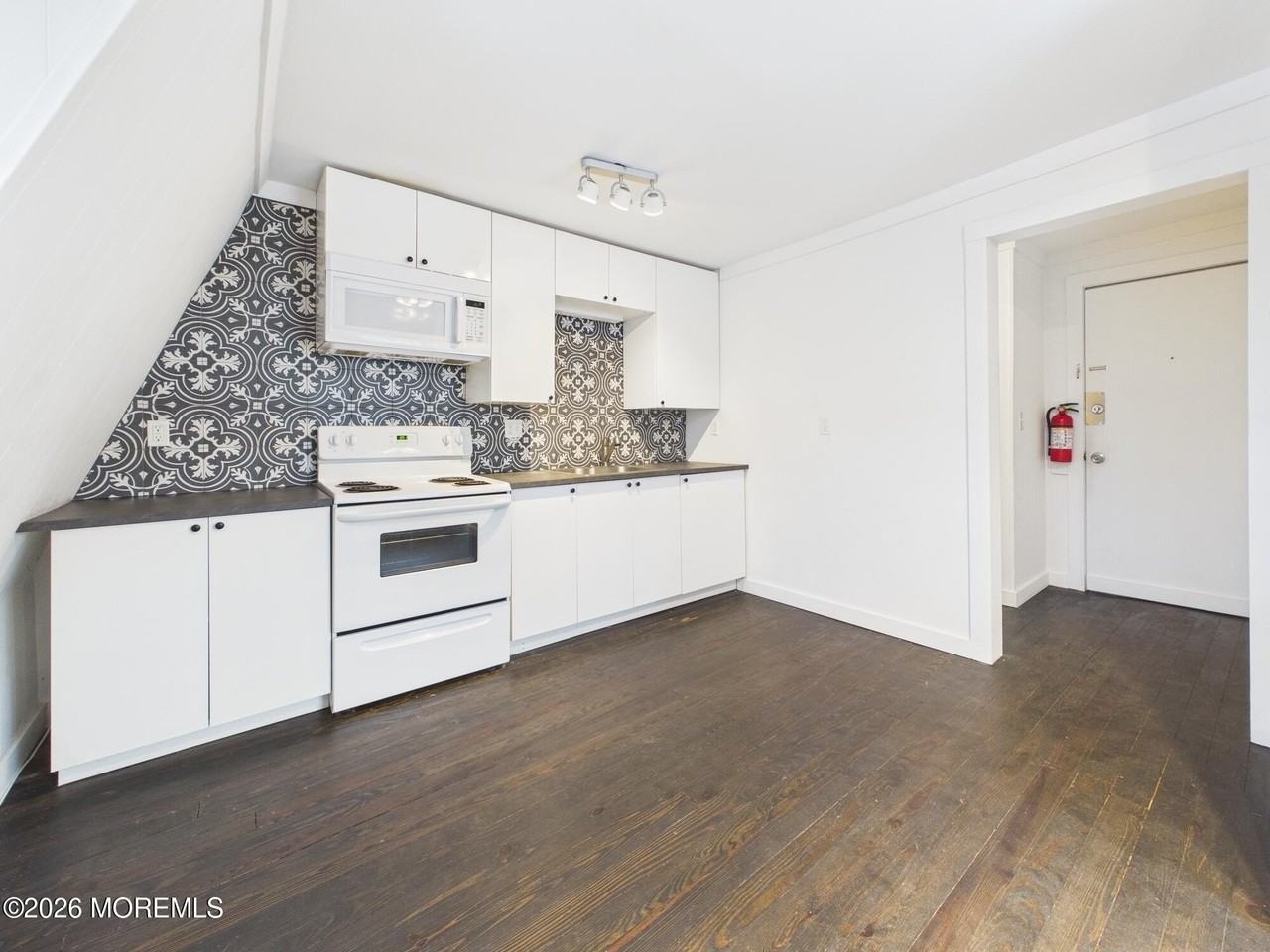 154 Vansant Ave Apt 3 - Photo 5 of 12