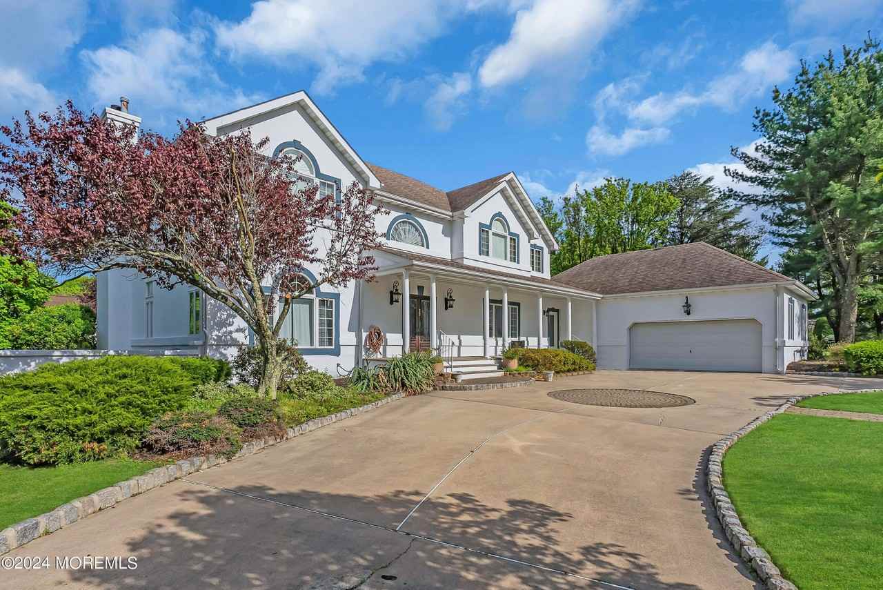 22 Meadow Ln - Photo 2 of 38