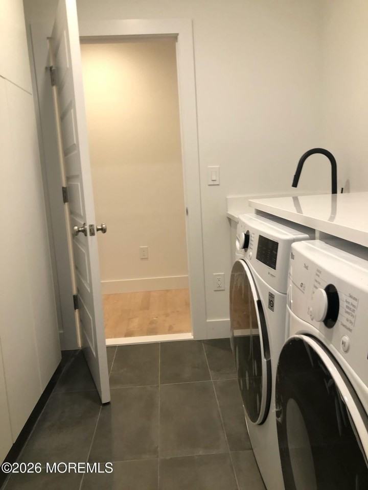 1004 Van Court Ave - Photo 3 of 6