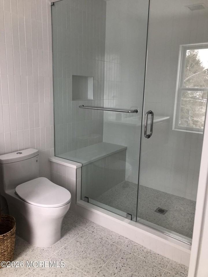 1004 Van Court Ave - Photo 5 of 6