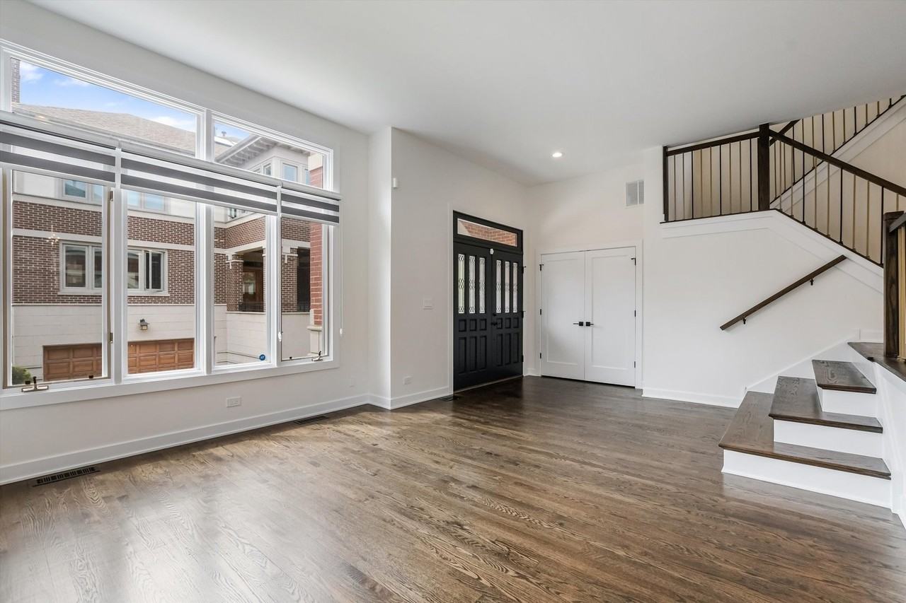 1308 S Plymouth Ct - Photo 3 of 38