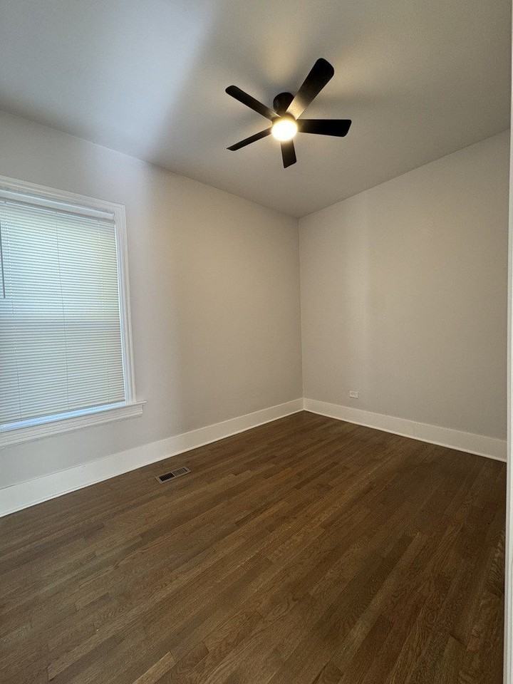 11578 S Perry Ave - Photo 4 of 11