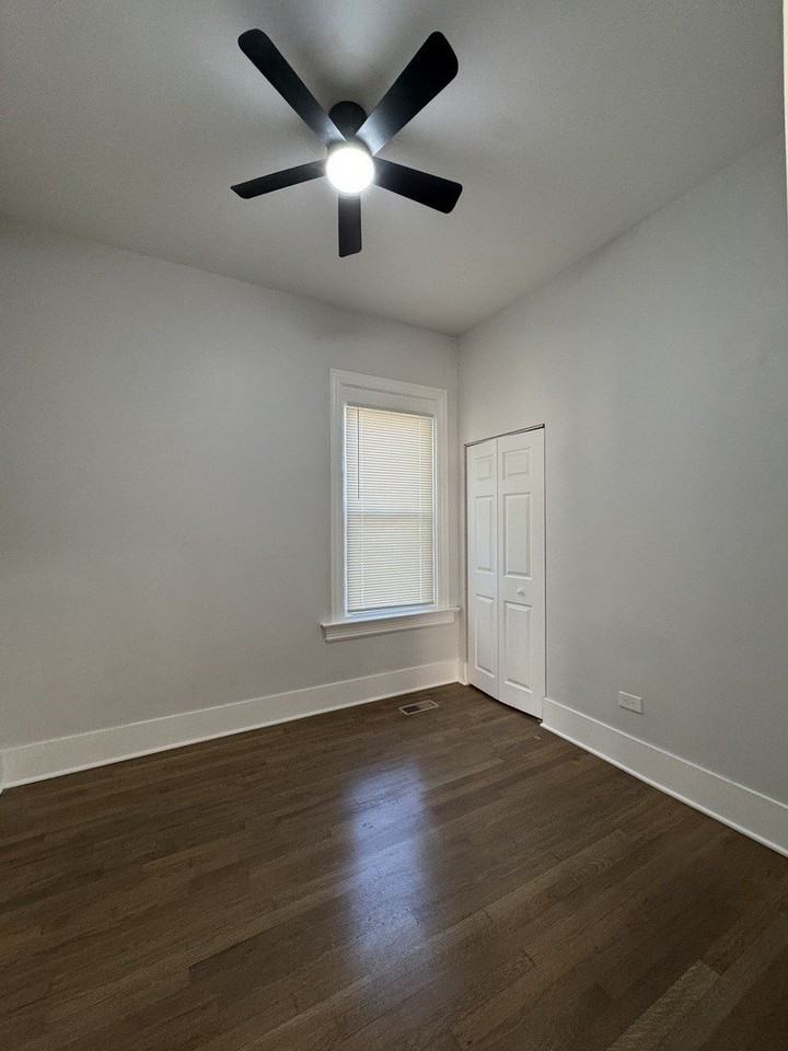 11578 S Perry Ave - Photo 5 of 11