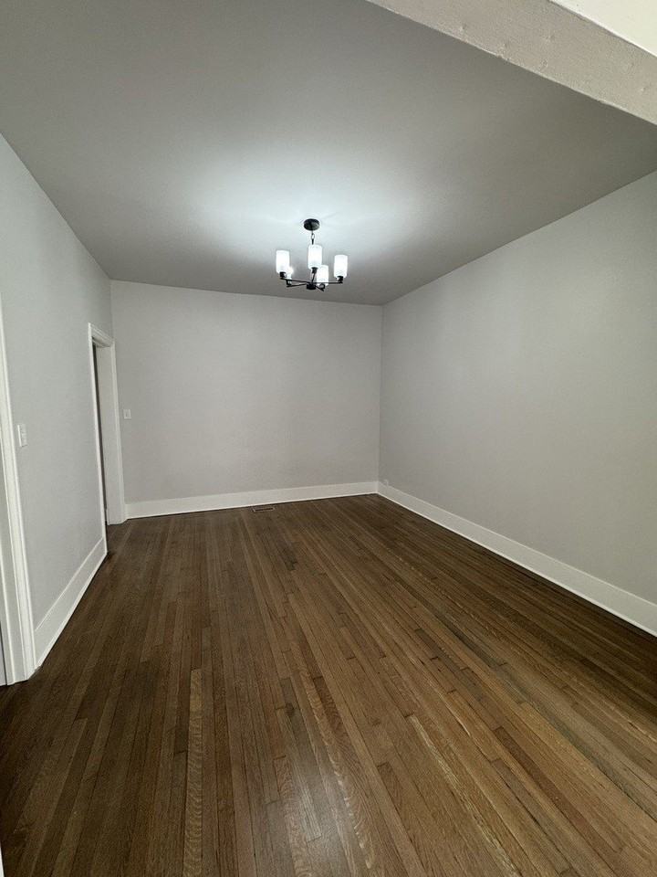 11578 S Perry Ave - Photo 6 of 11