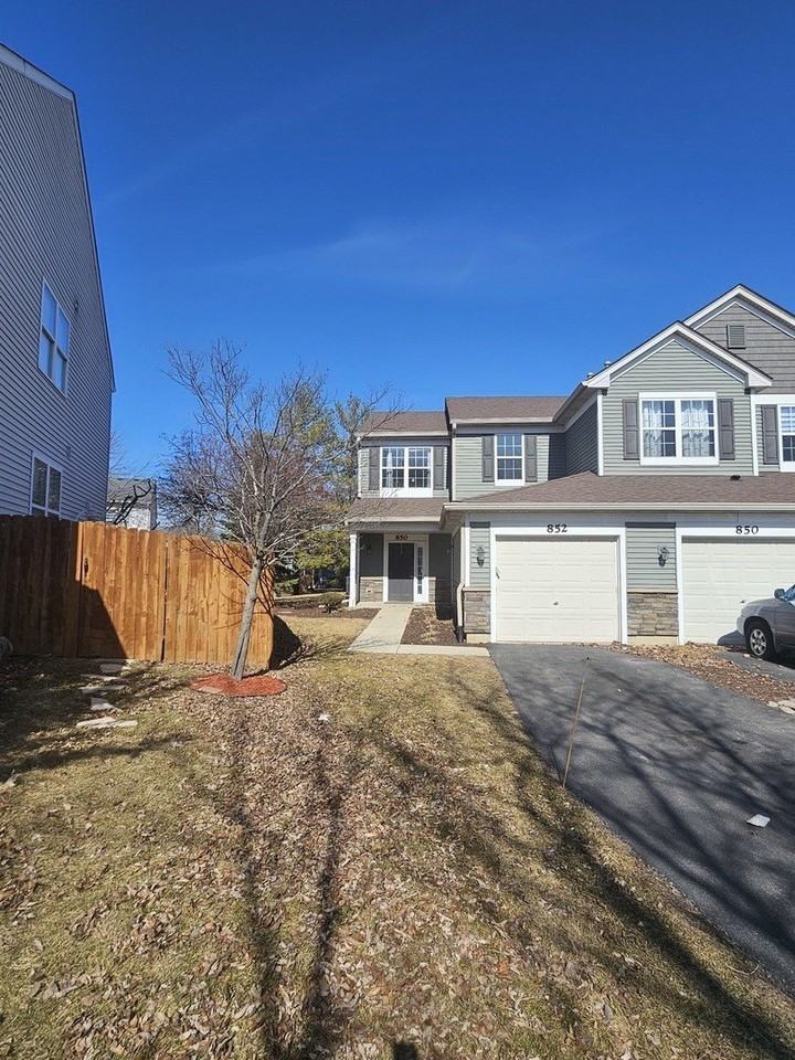 852 Woodewind Dr - Photo 2 of 20