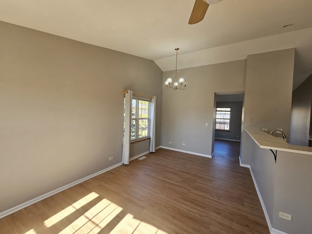 852 Woodewind Dr - Photo 4 of 20