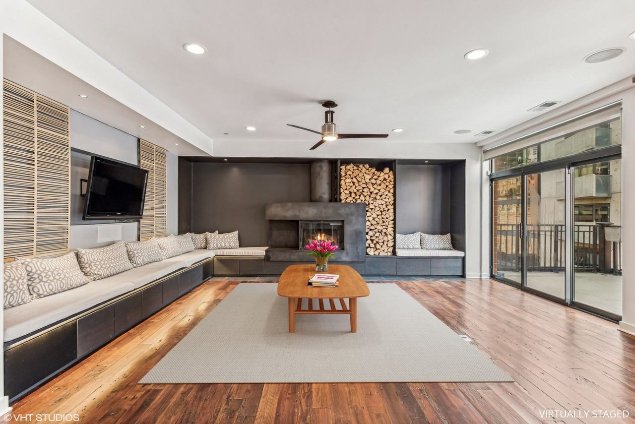 33 W Huron St Apt 810 - Photo 2 of 20