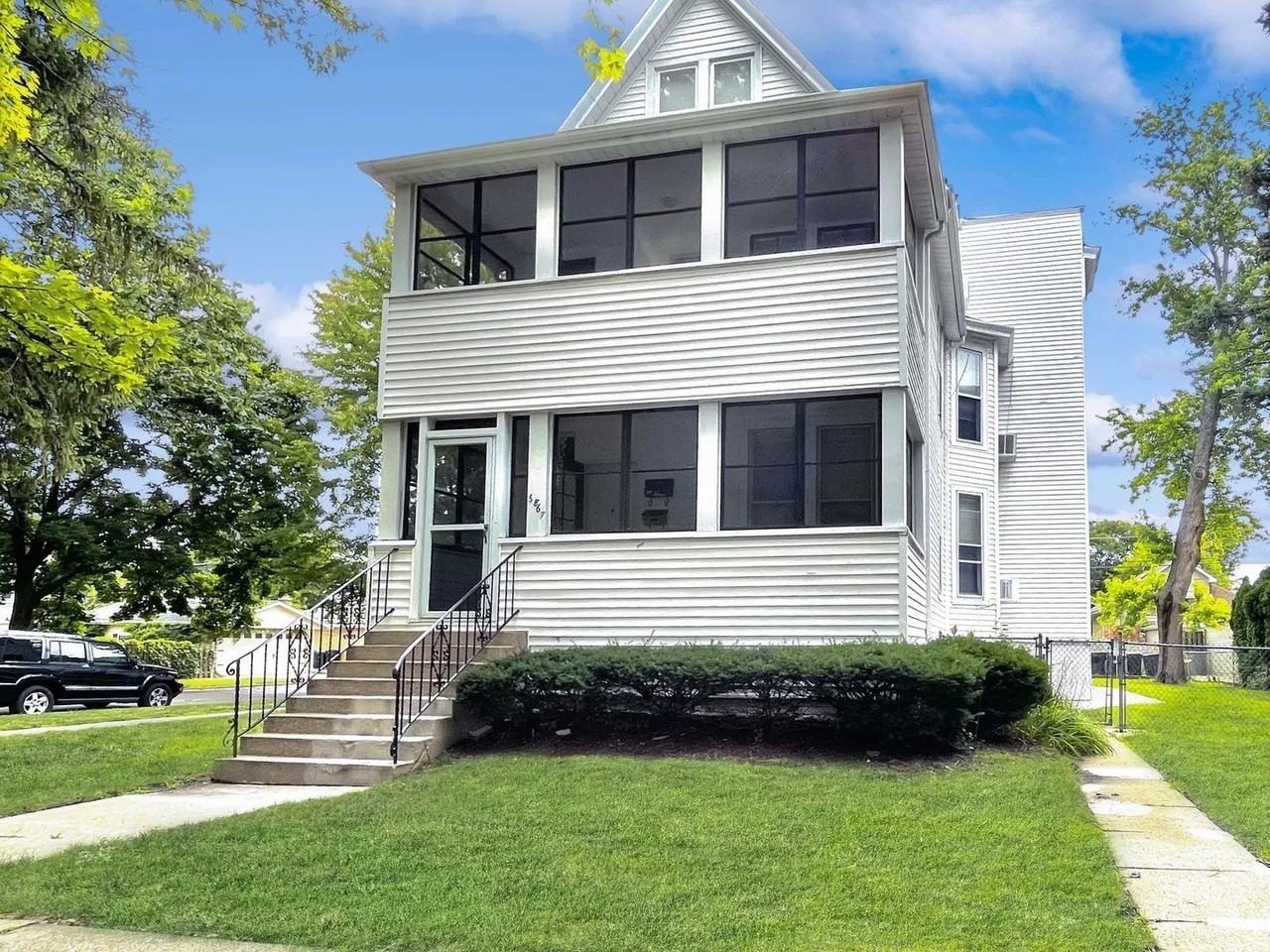 6867 N Ottawa Ave Apt 2 - Photo 2 of 12