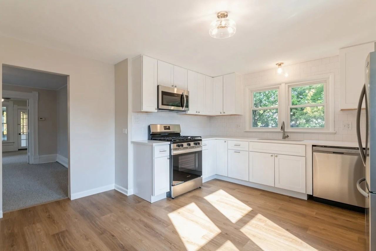 6867 N Ottawa Ave Apt 2 - Photo 4 of 12