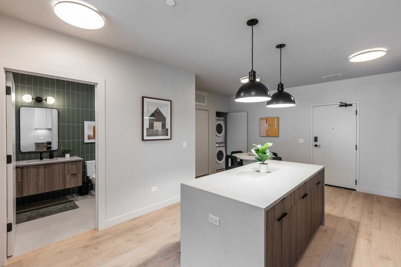 1706 Sherman Ave Apt 203 - Photo 5 of 9