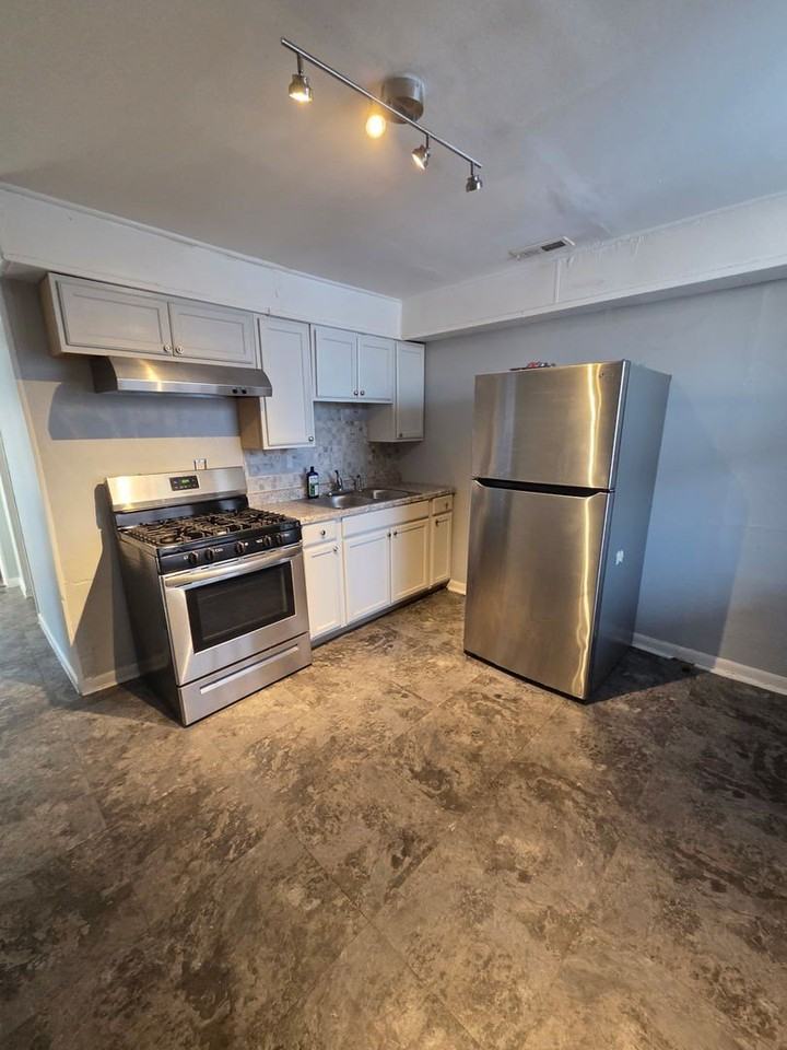 2704 E 77th St Unit 2 - Photo 6 of 12