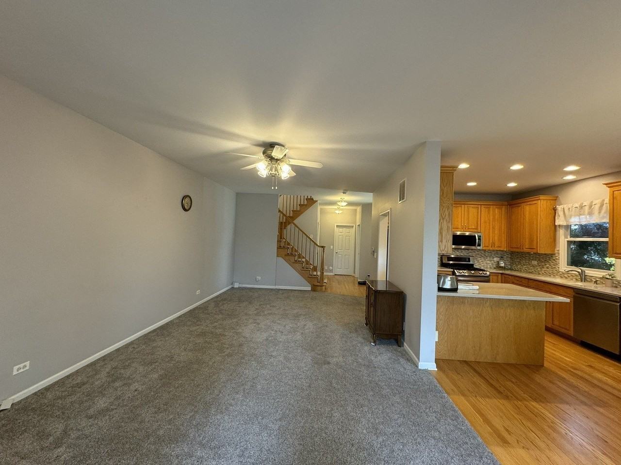 1N061 Mission Ct Unit 1n061 - Photo 3 of 42