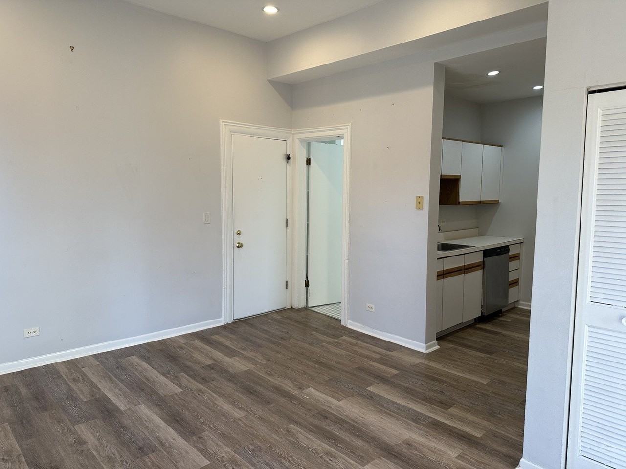 2451 N Marshfield Ave Unit 2f - Photo 6 of 32