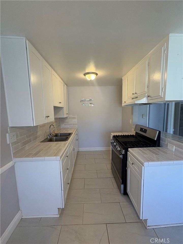 430 E I St - Photo 3 of 8