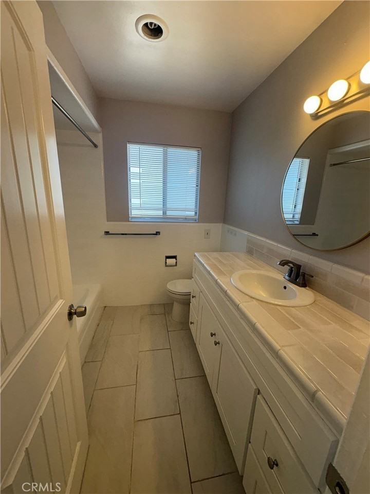 430 E I St - Photo 4 of 8