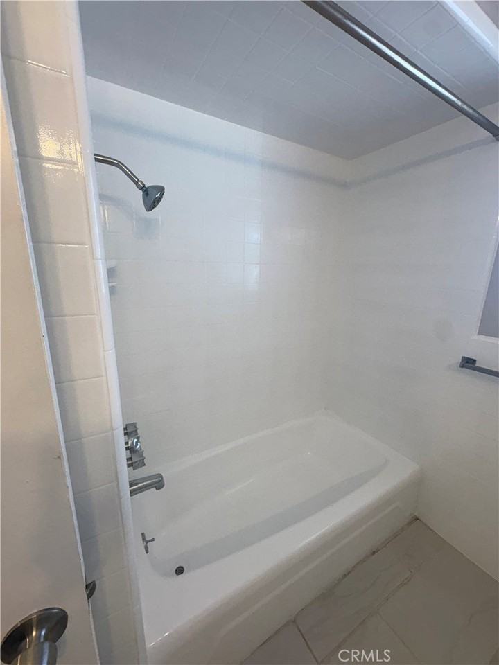 430 E I St - Photo 5 of 8