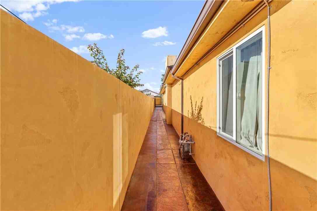 13249 Kagel Canyon St - Photo 3 of 37