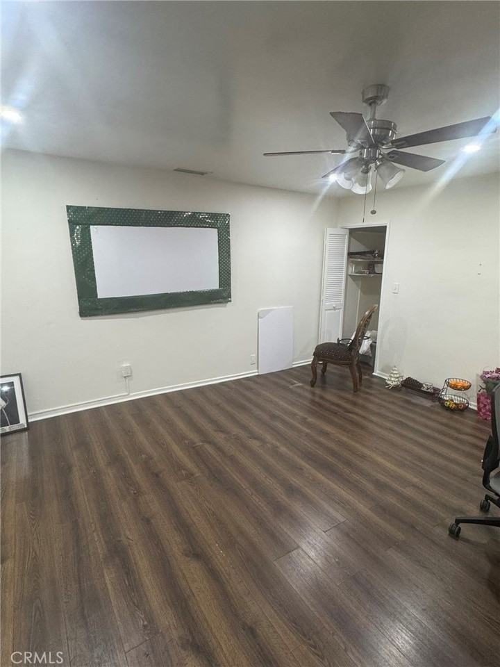 150 W 49th St - Photo 3 of 8