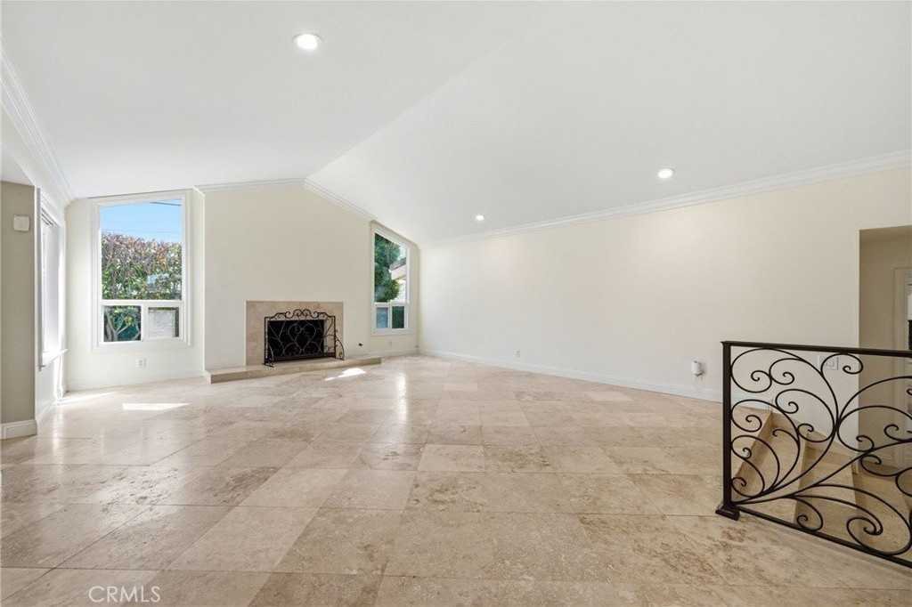 2946 Maui Pl - Photo 4 of 21