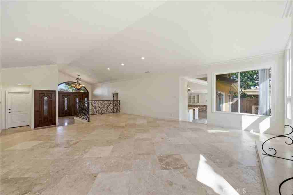 2946 Maui Pl - Photo 5 of 21