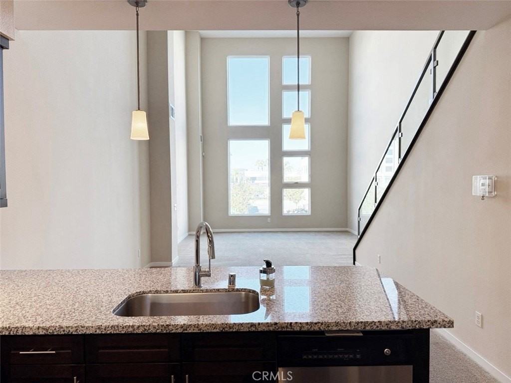 1508 W Artesia Sq - Photo 6 of 46