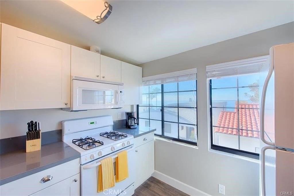 112 29th Pl - Photo 3 of 7