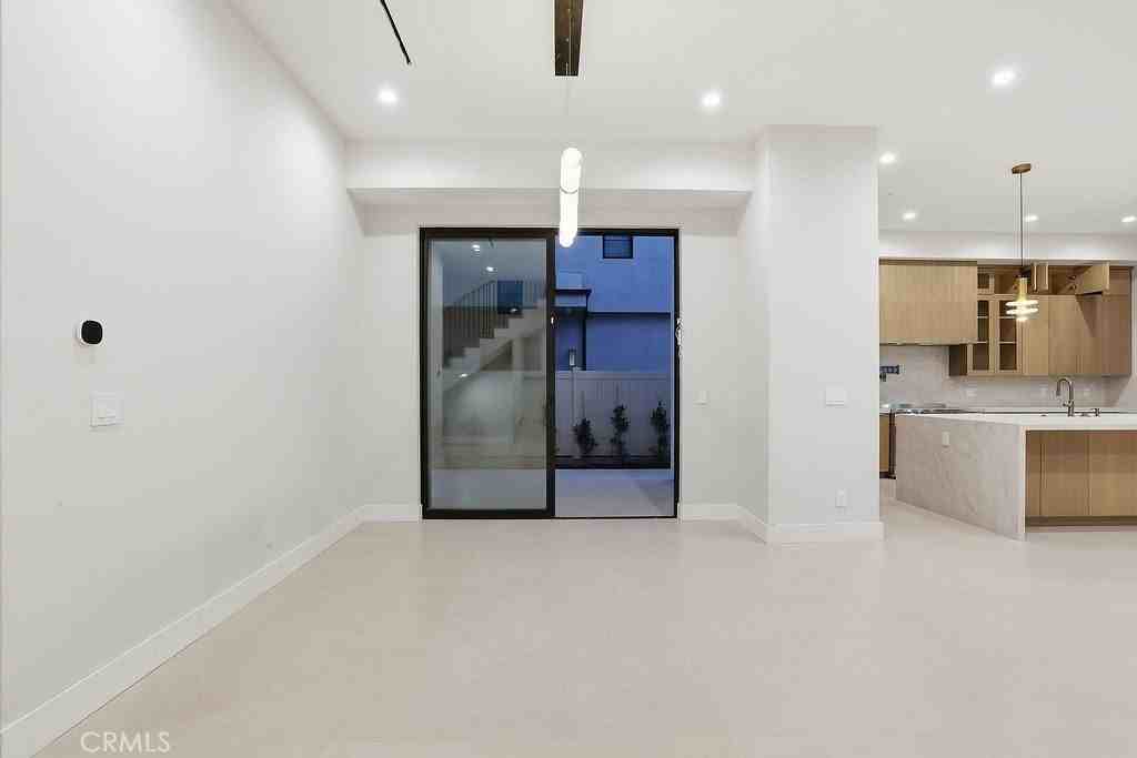 4617 Atoll Ave - Photo 7 of 24