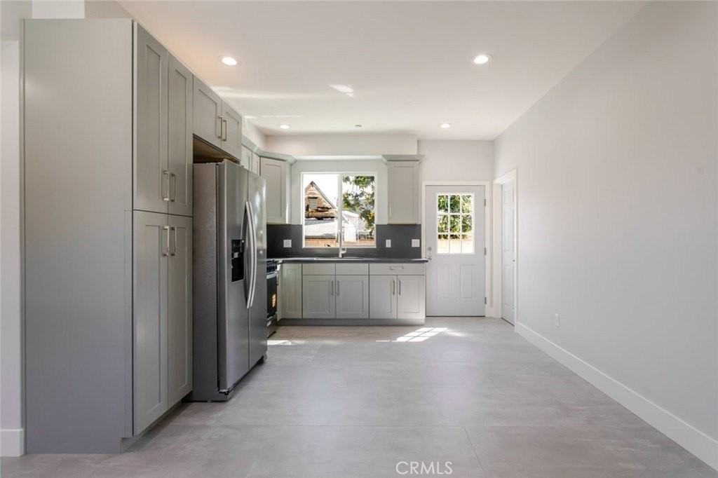 13768 Judd St - Photo 7 of 32