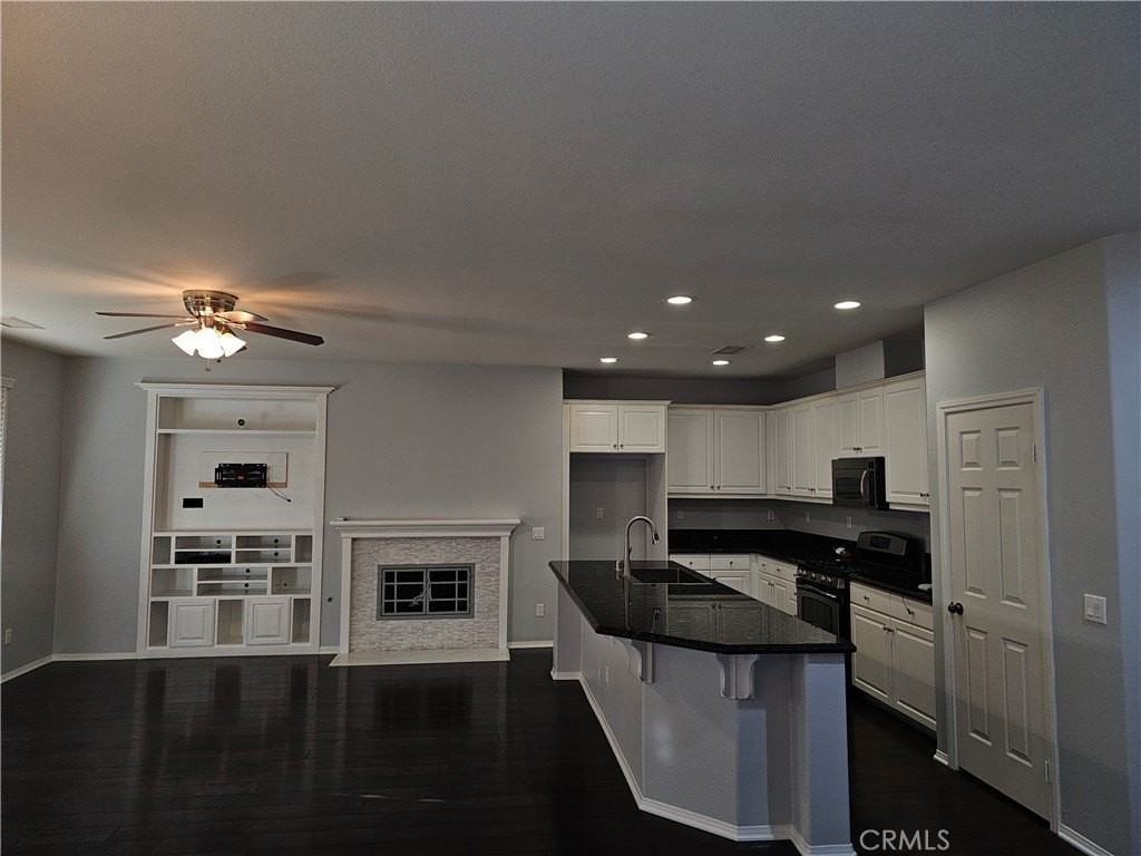 34237 Aurora Ct - Photo 5 of 32