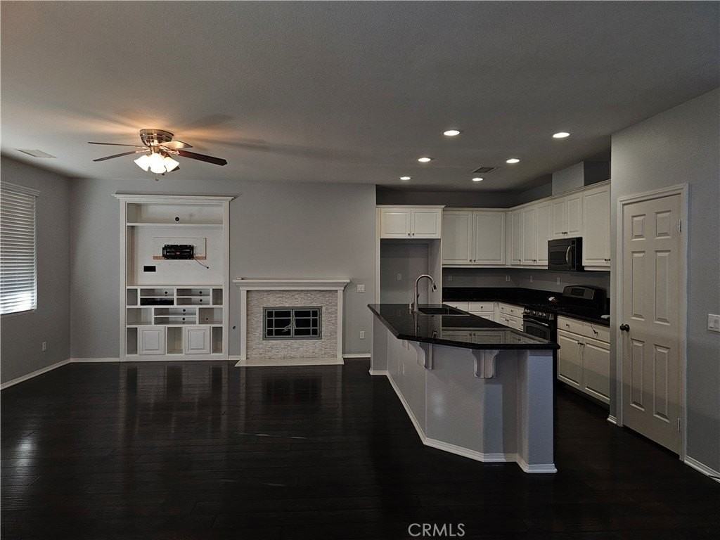 34237 Aurora Ct - Photo 6 of 32