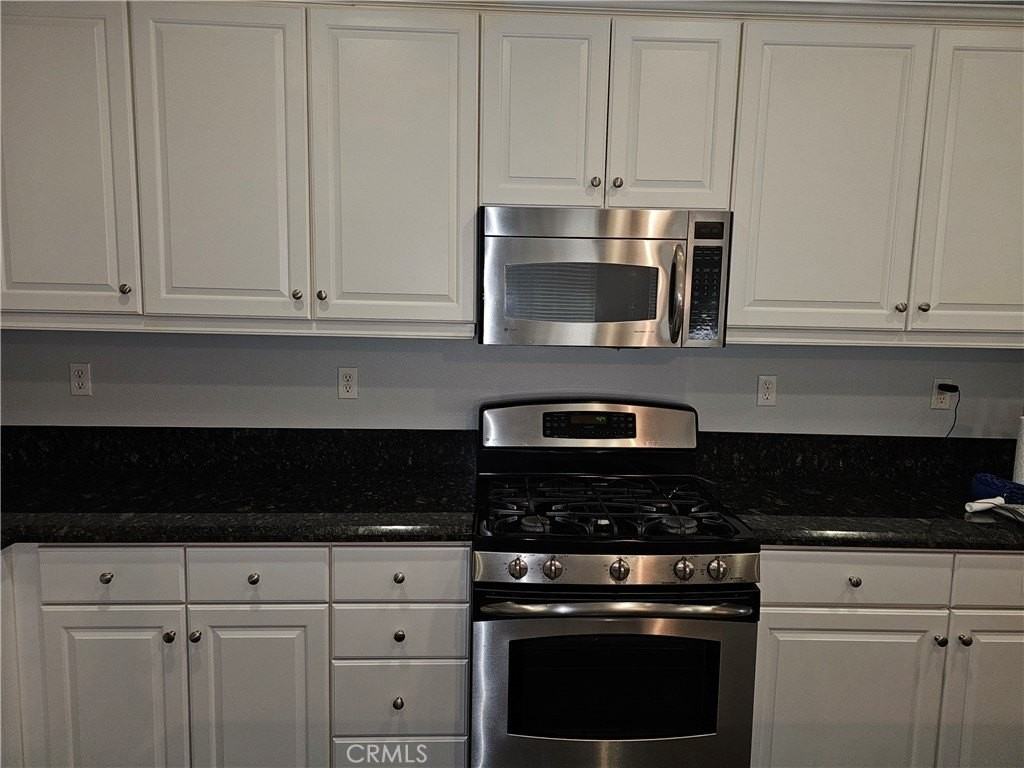 34237 Aurora Ct - Photo 7 of 32