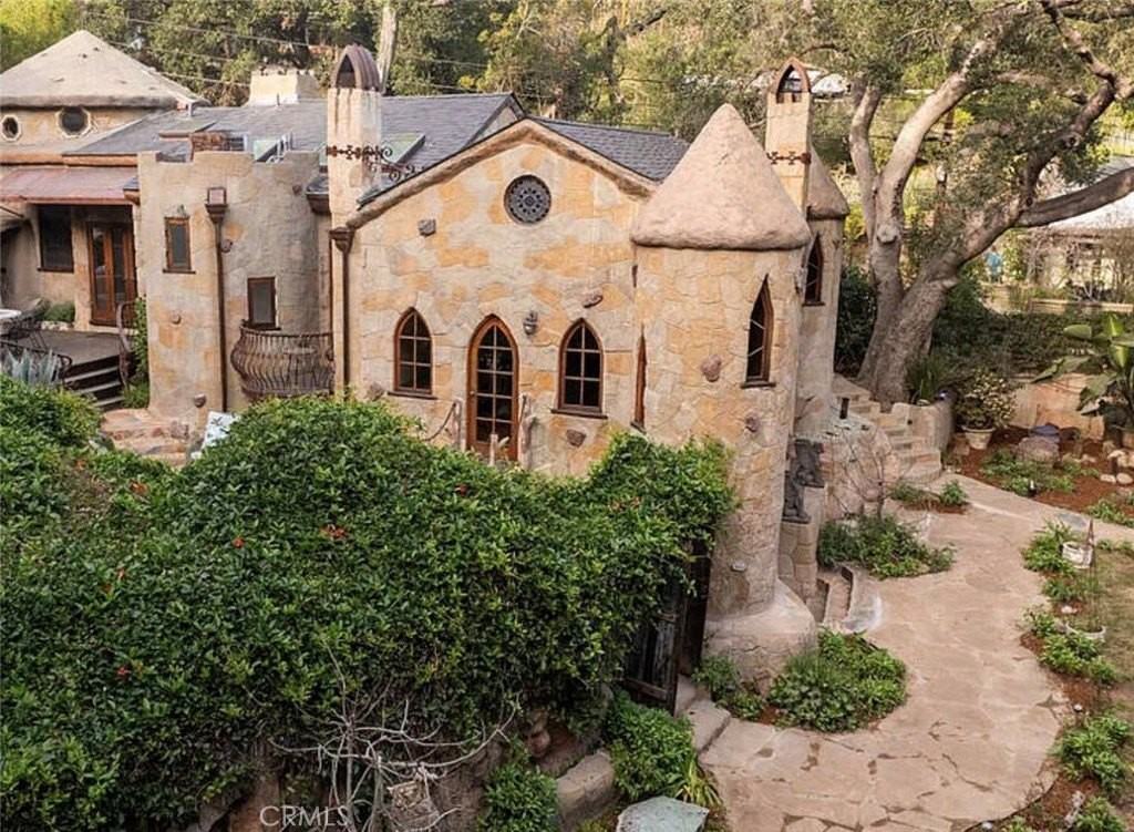 8978 Wonderland Ave - Photo 3 of 17