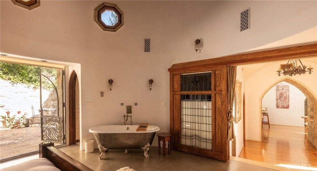 8978 Wonderland Ave - Photo 5 of 17