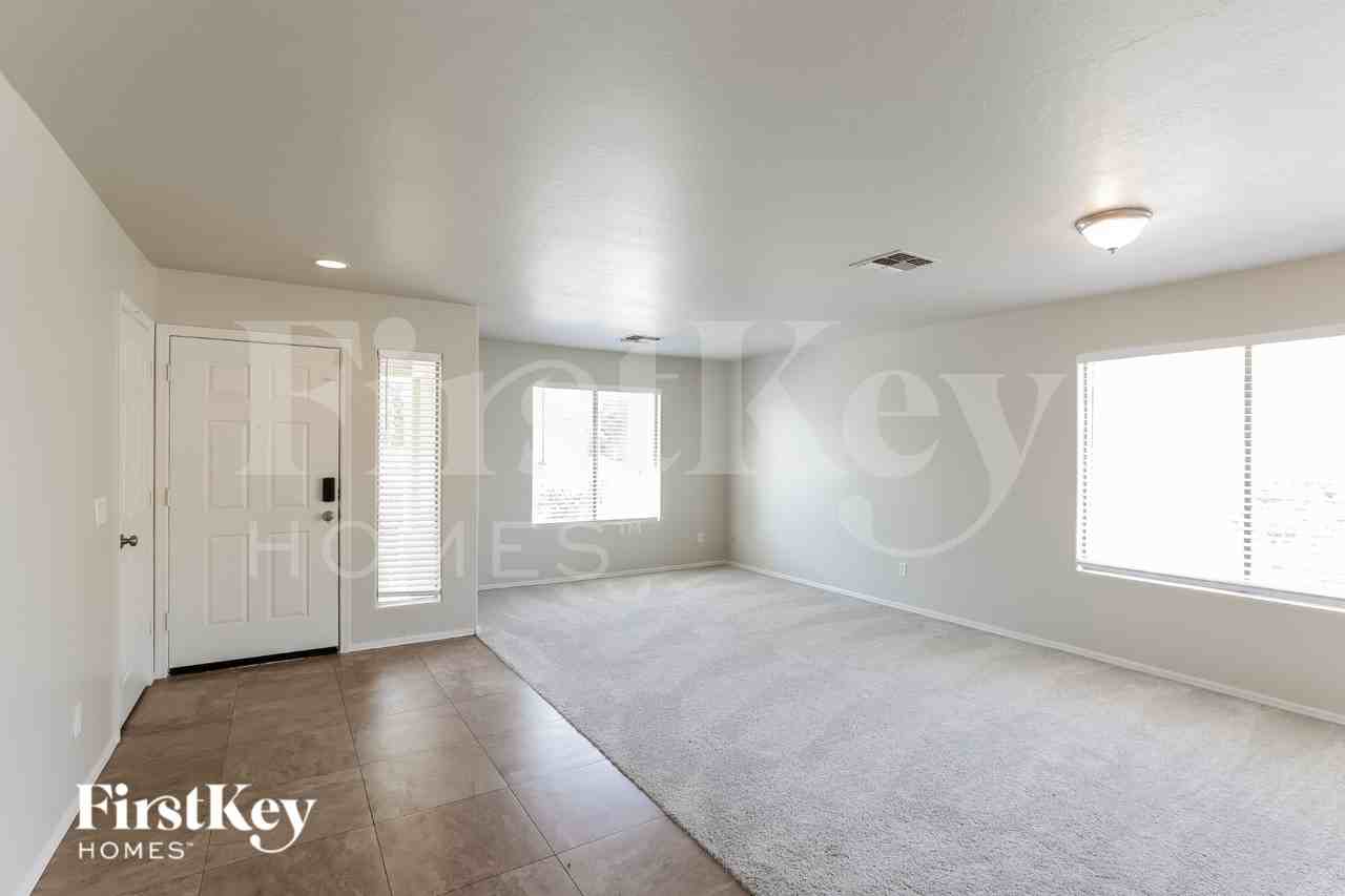 2230 W Burgess Ln - Photo 4 of 18