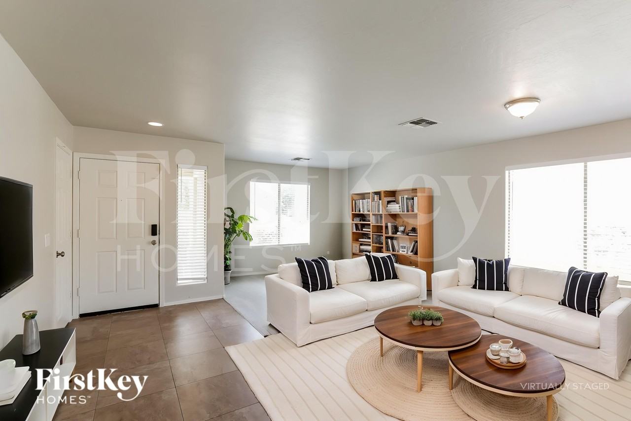 2230 W Burgess Ln - Photo 5 of 18