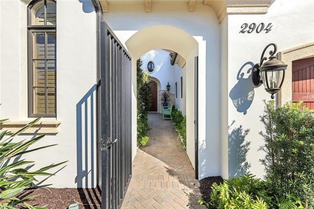 2904 Tiburon Blvd E - Photo 3 of 38