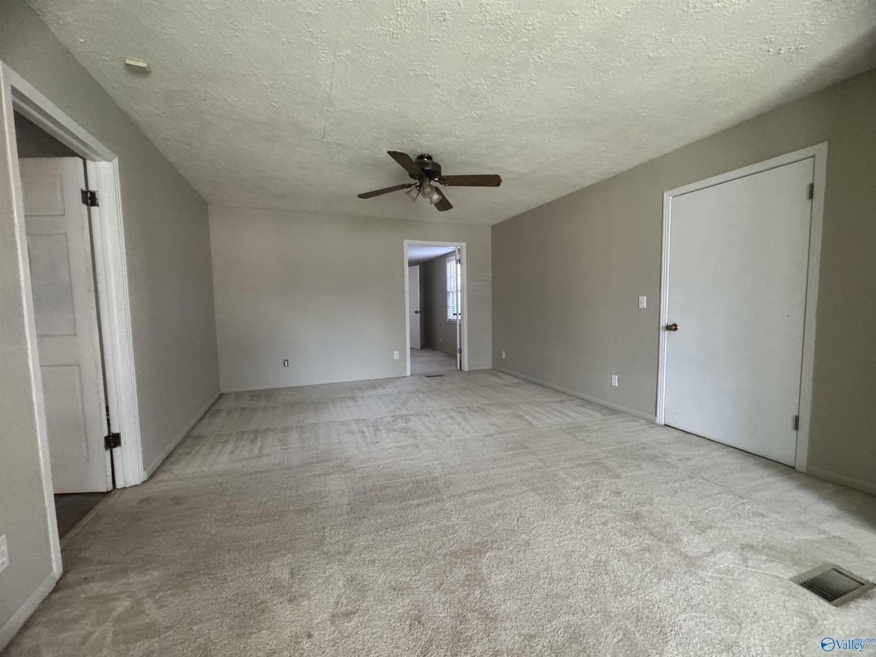 1109 Humes Ave Ne - Photo 5 of 22