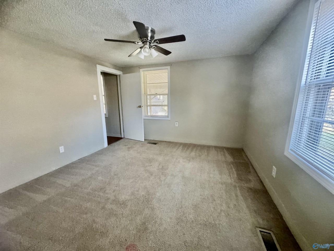 1109 Humes Ave Ne - Photo 6 of 22