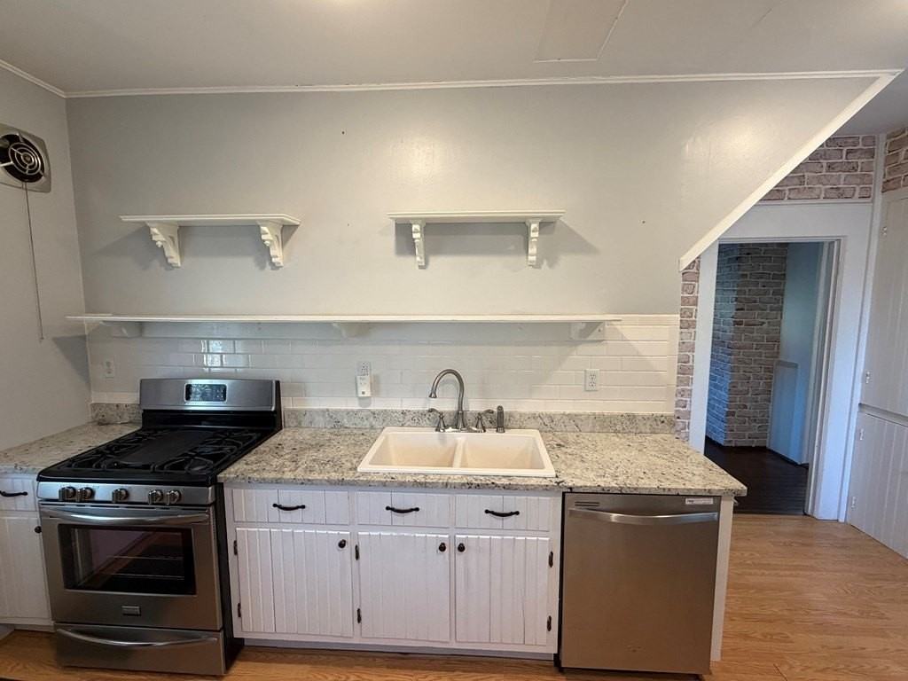 10 Cone St Apt A - Photo 2 of 15