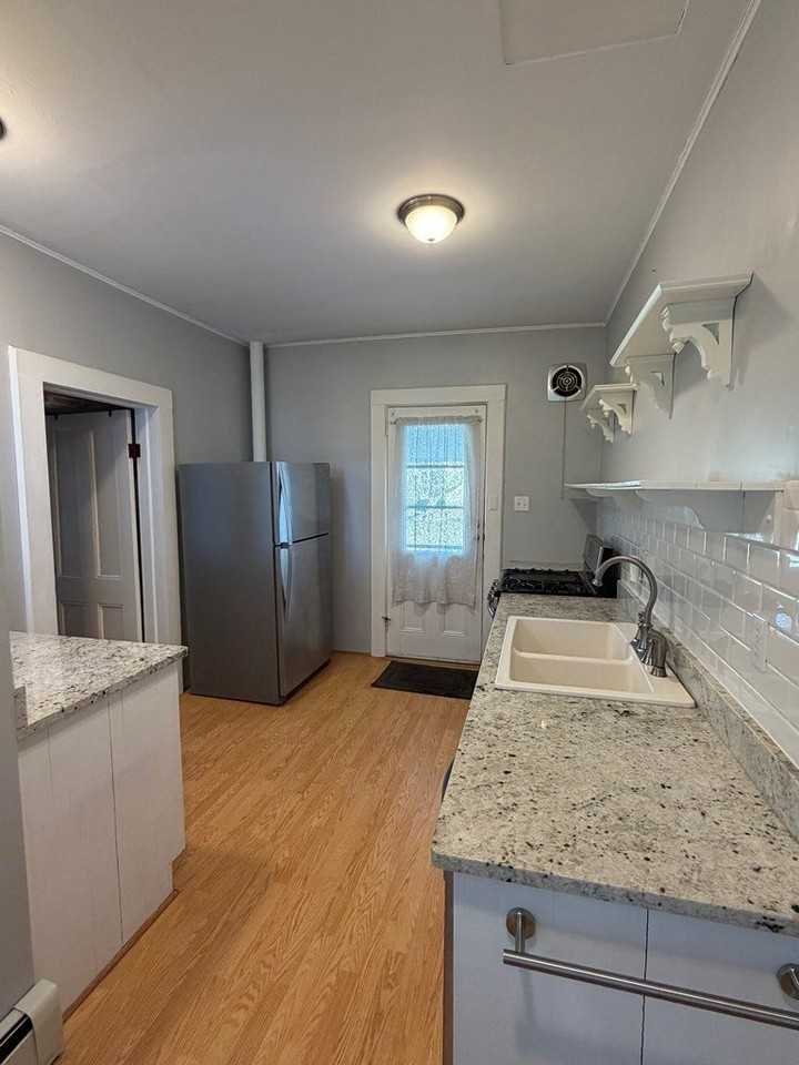 10 Cone St Apt A - Photo 3 of 15