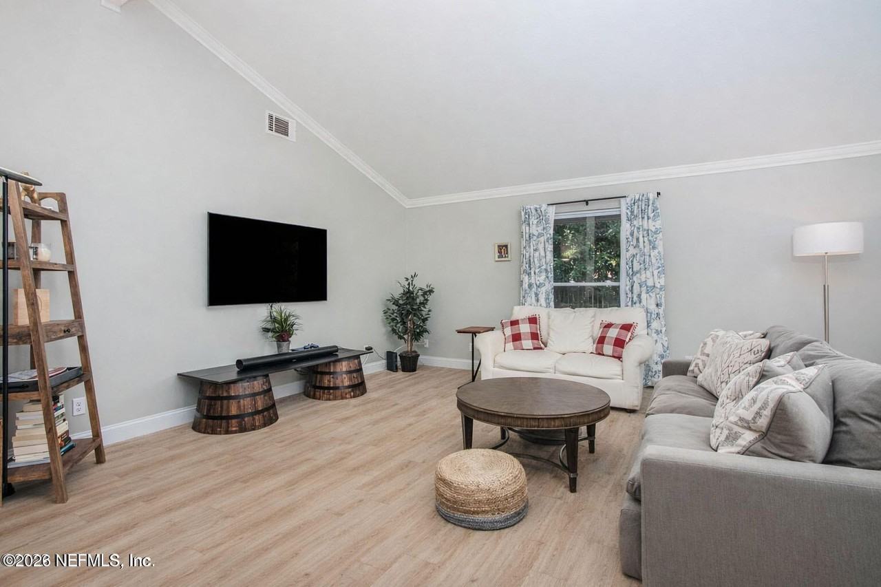 10123 Leisure Ln N - Photo 5 of 25