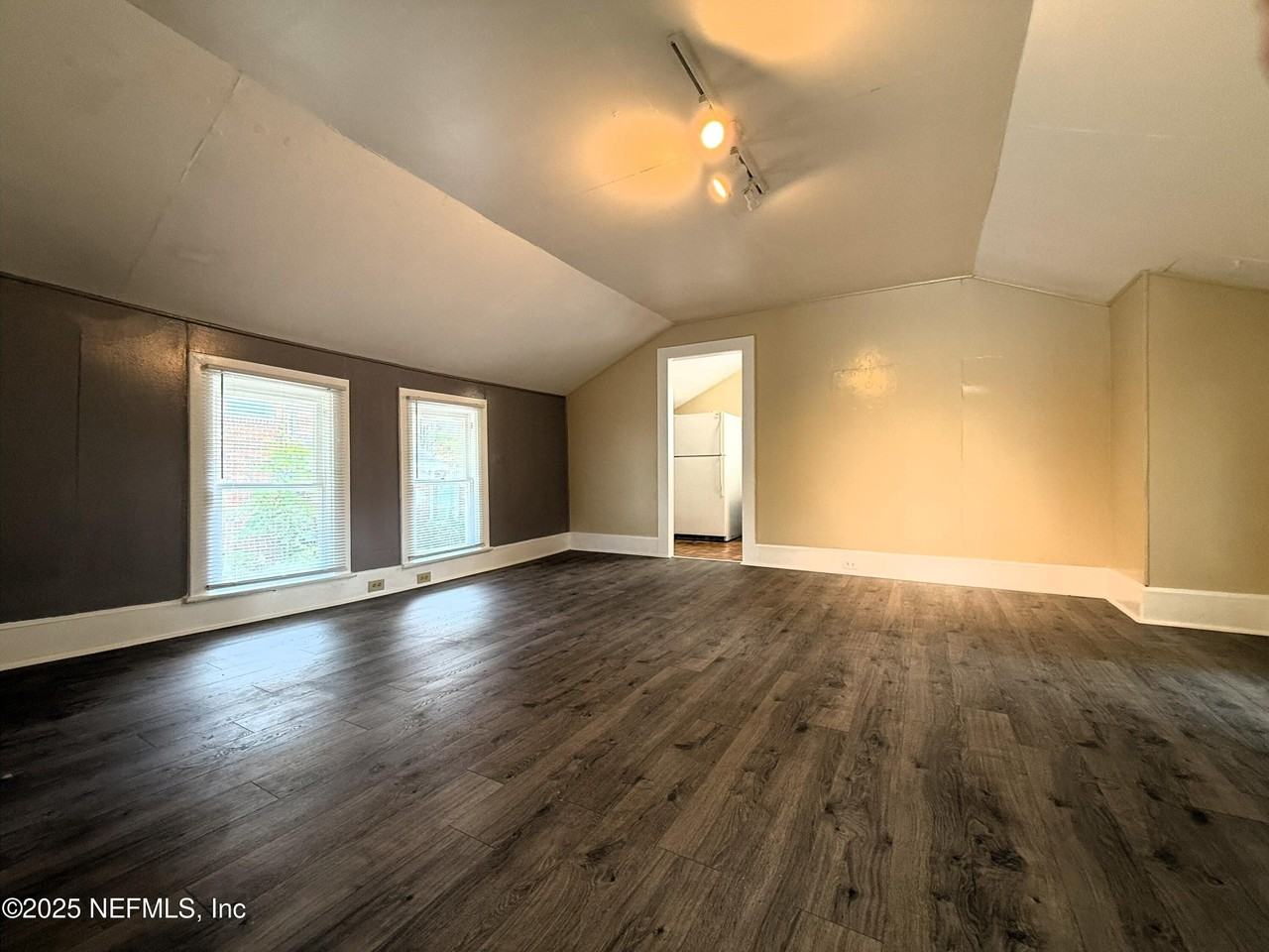 2245 Myra St Apt 5 - Photo 3 of 9